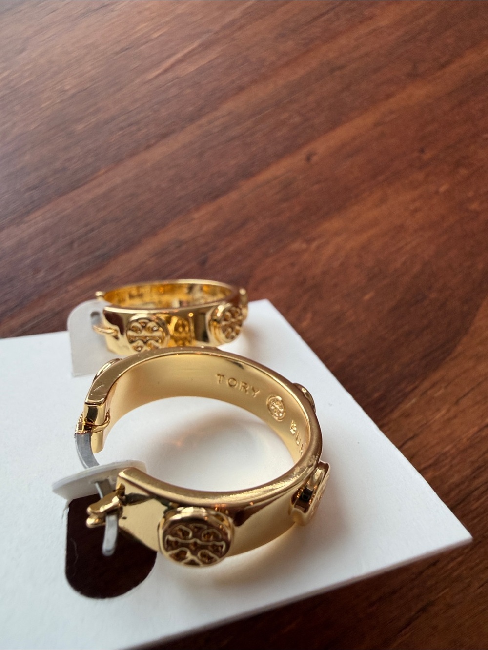Tory Burch small icon hoop earring - Picture 4 of 6